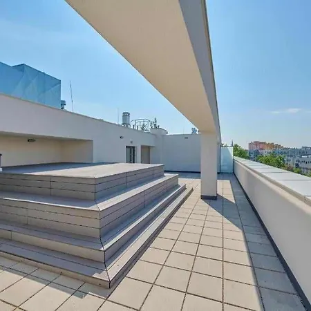 New, Stylish And Fully Equipped Near The Center شقة فروتسواف