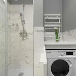 New, Stylish And Fully Equipped Near The Center *