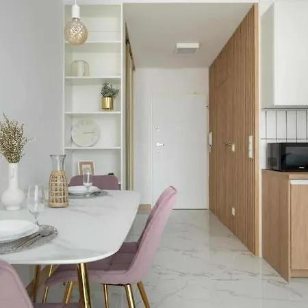 New, Stylish And Fully Equipped Near The Center Wrocław